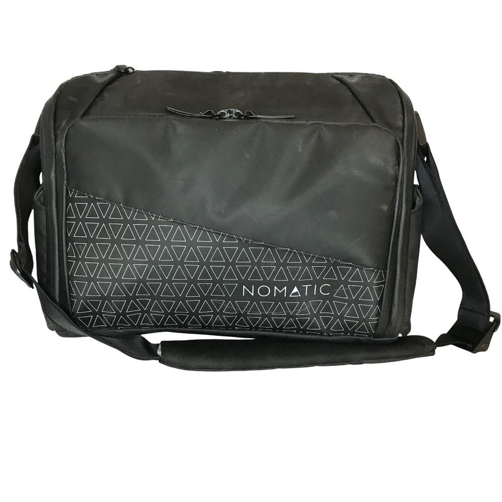 Nomatic Messenger Laptop Bag Magnetic Strap Buckles Black Water Resistant 15L